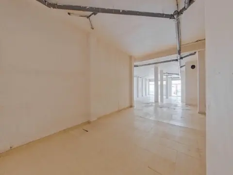 Local comercial en Avinguda de Joncadella, 17